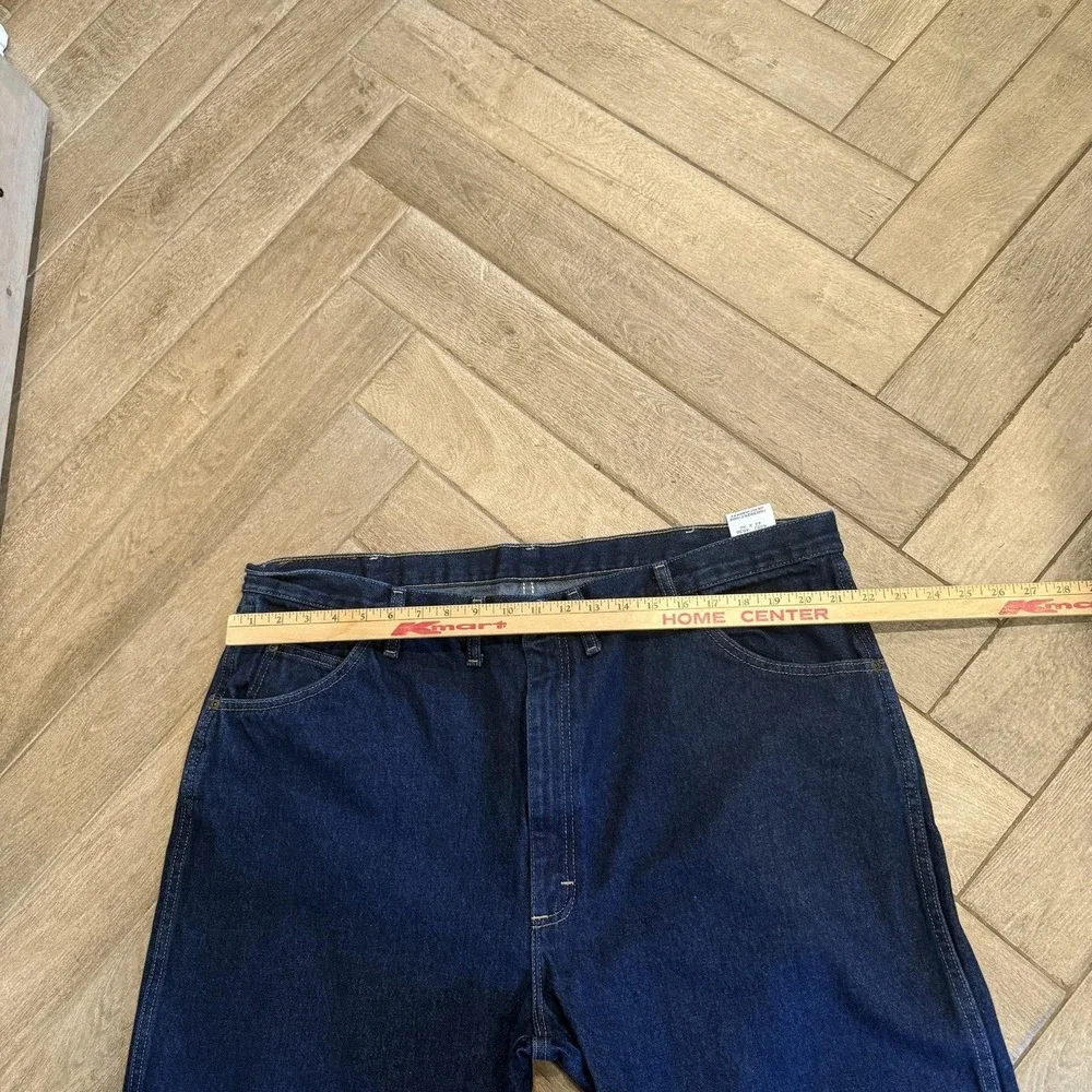 Wrangler Rugged Wear Jeans Mens 44x30 Blue Denim Straight Leg Dark Wash Classic